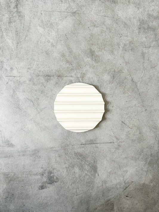 Concrete Soap Dish (white, circle, lined)